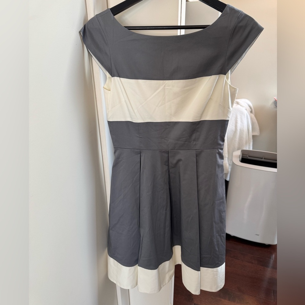 KATE SPADE size 6 Grey and Cream Striped Audette Dress with pockets